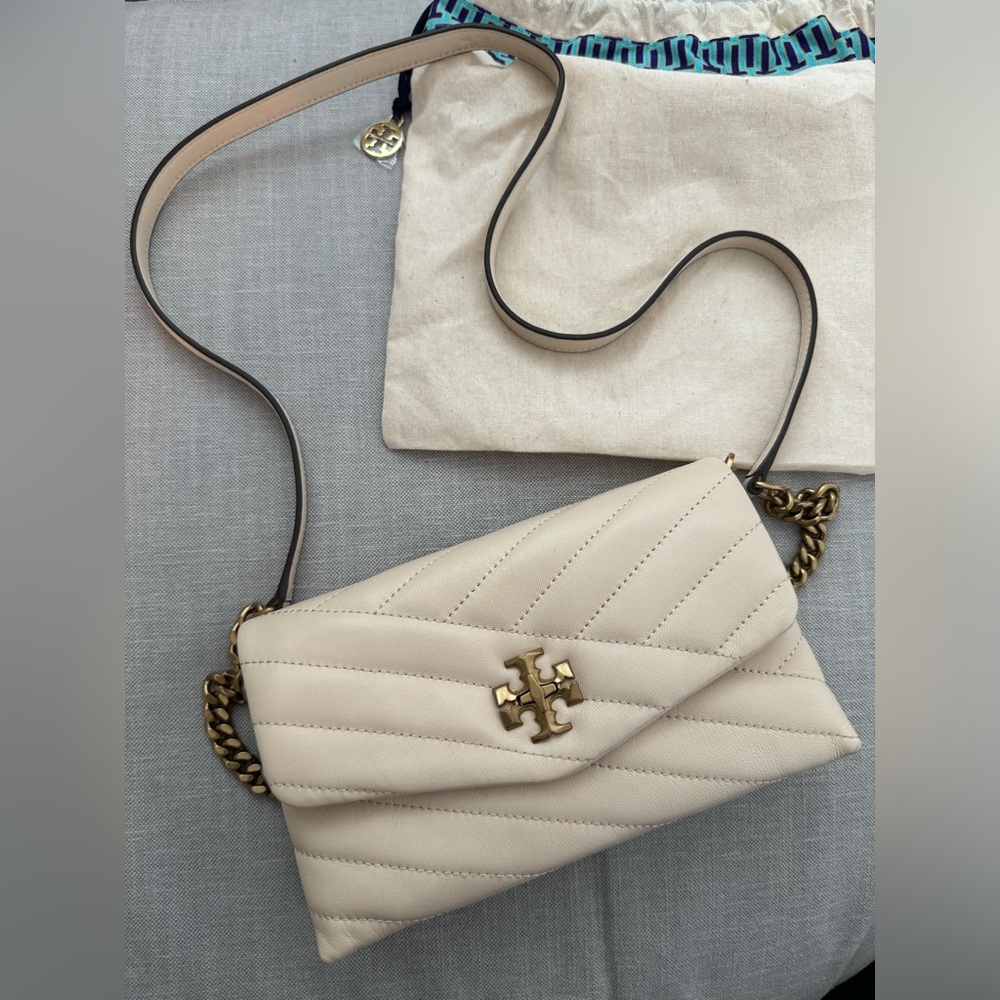 Tory Burch Crossbody Chain wallet